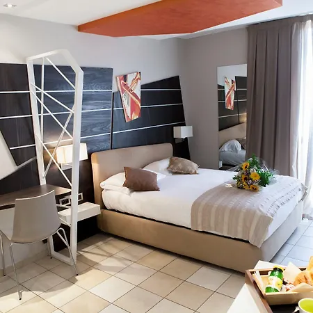 D'elsa Жуан-ле-Пен